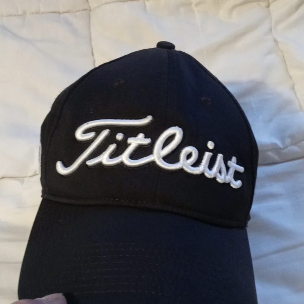 Titleist hat - Picture 2 of 5